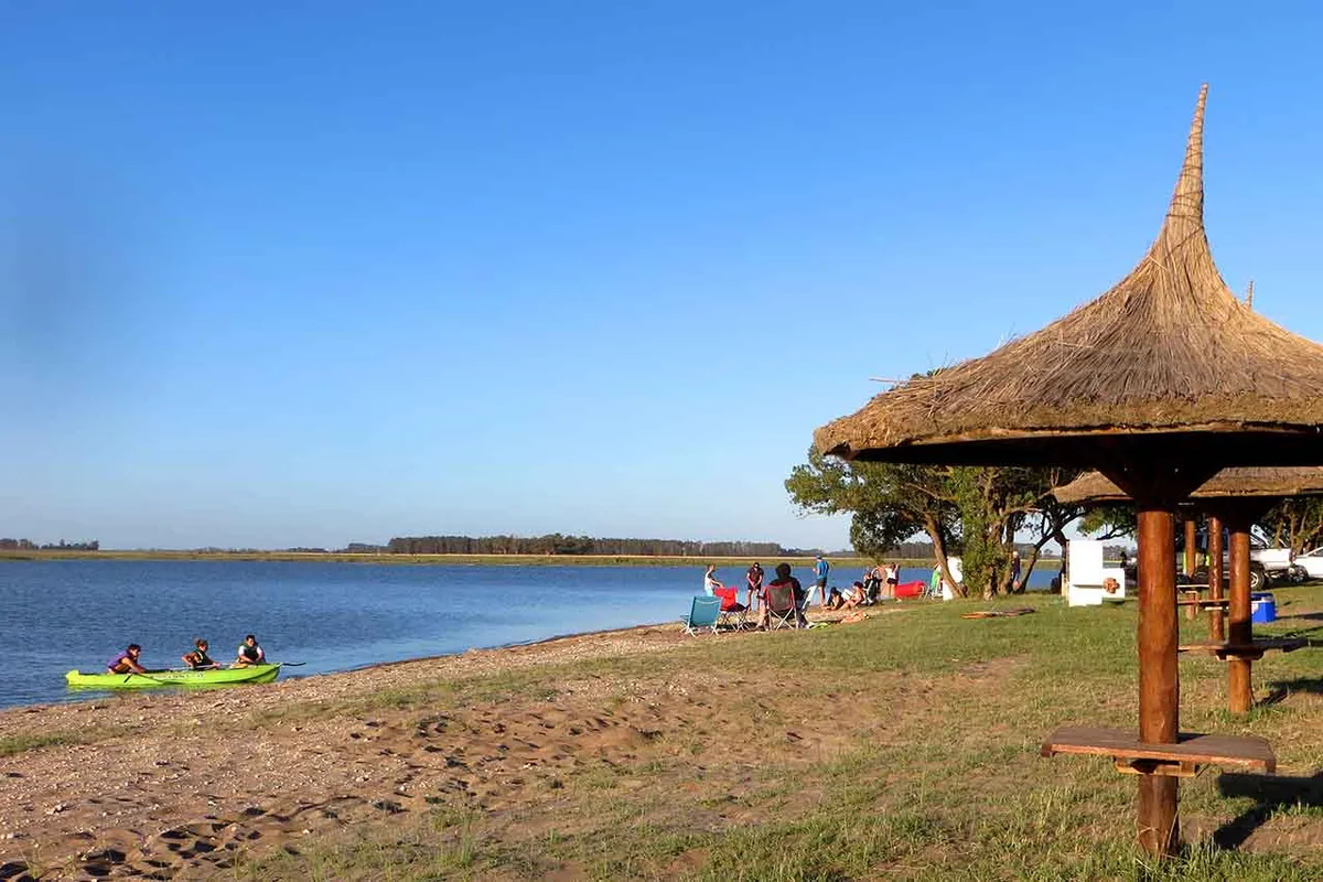 Una playa alucinante y tranquila en un pueblo de Buenos Aires. Una playa alucinante y tranquila en un pueblo de Buenos Aires.