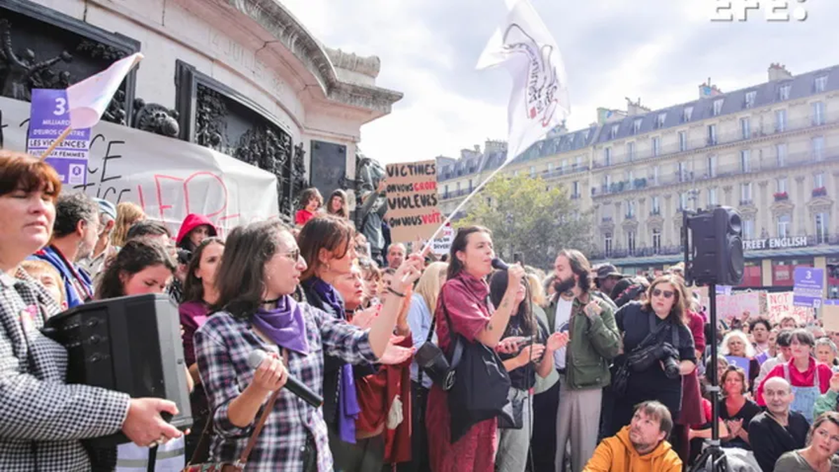 Miles de manifestantes mostraron este sábado en París su apoyo a Gisèle Pelicot Miles de manifestantes mostraron este sábado en París su apoyo a Gisèle Pelicot