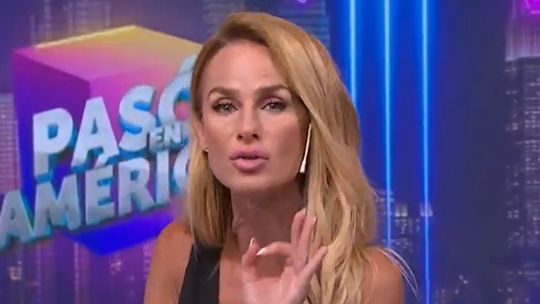 Sabrina Rojas anunció el final de su programa con un palito incluido para América TV. Sabrina Rojas anunció el final de su programa con un palito incluido para América TV.