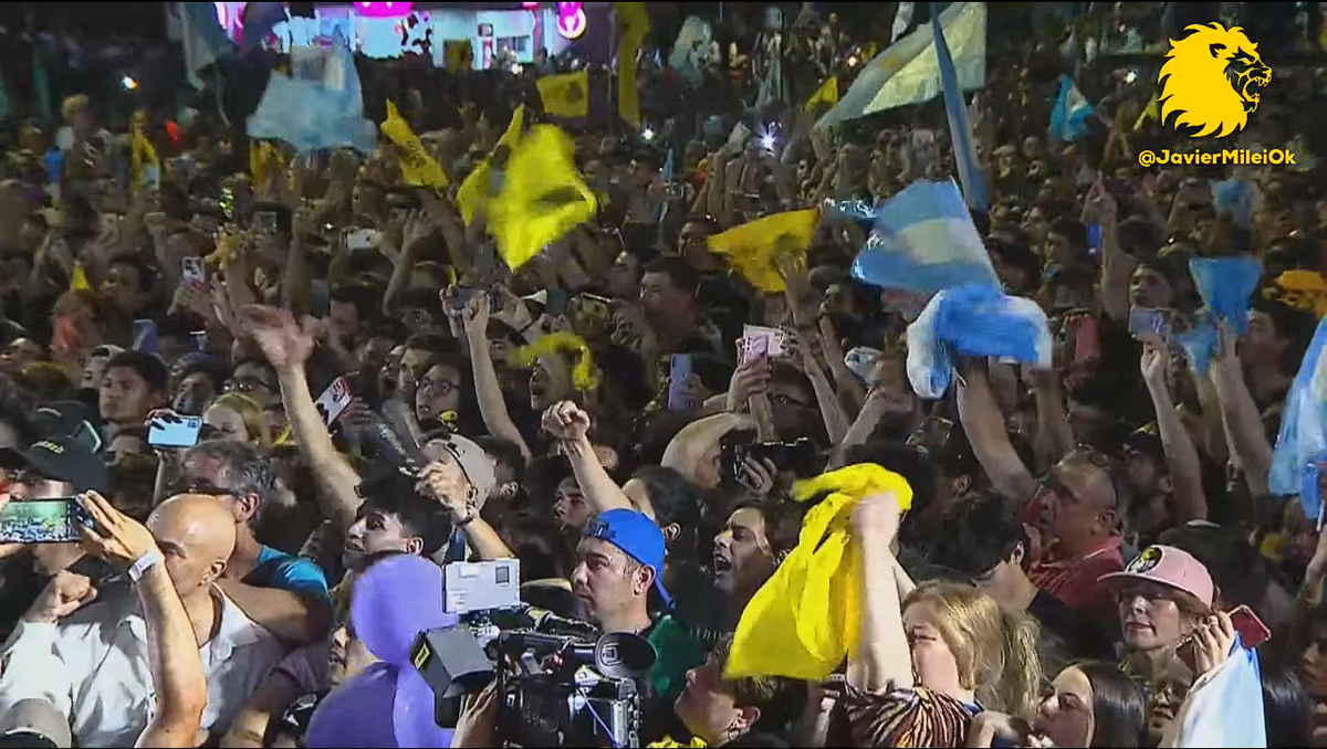 Los gritos de “libertad, libertad, libertad” colmaron todo de eco. Los gritos de “libertad, libertad, libertad” colmaron todo de eco.