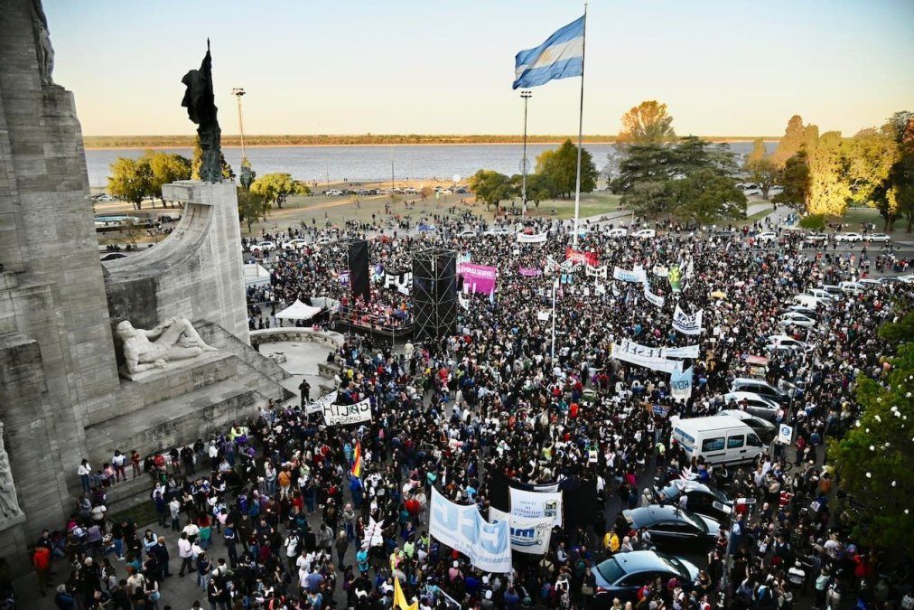 La marcha universitaria en Rosario (Santa Fe) en medio de la polémica por la auditoría a las universidades. La marcha universitaria en Rosario (Santa Fe) en medio de la polémica por la auditoría a las universidades.