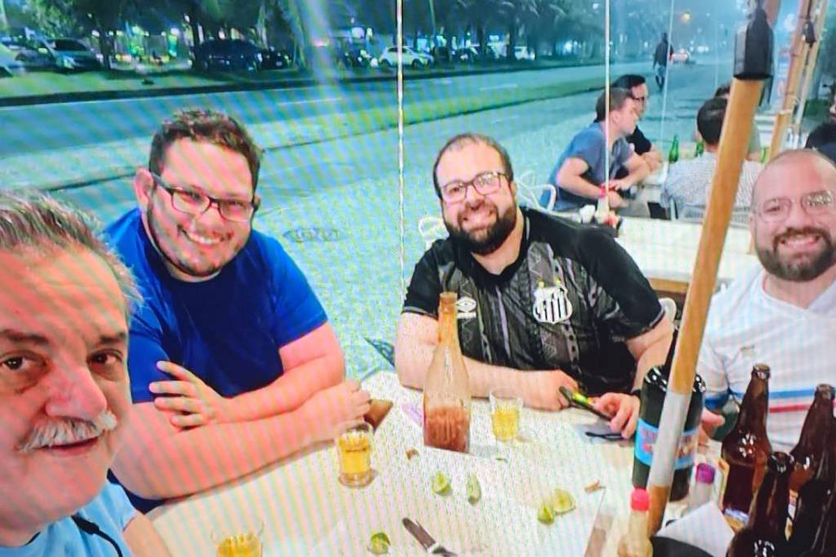 Los médicos en foto tomada en el bar de Río de Janeiro Los médicos en foto tomada en el bar de Río de Janeiro