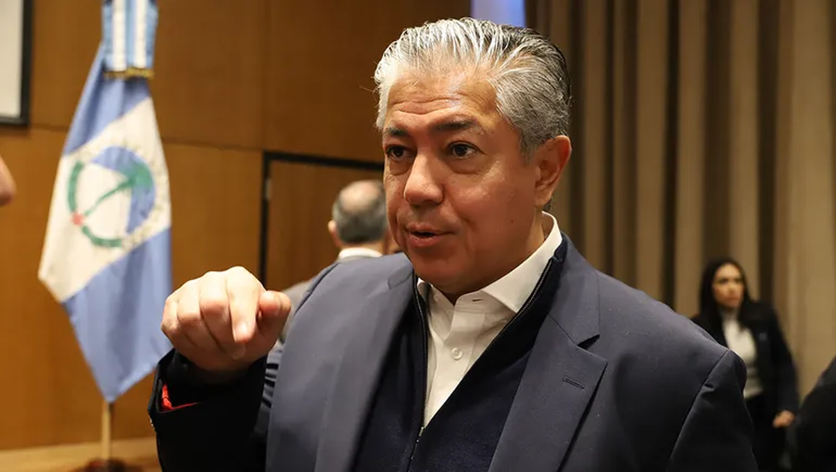 El gobernador Rolando Figueroa busca contener los reclamos de los gremios que operan en su provincia.