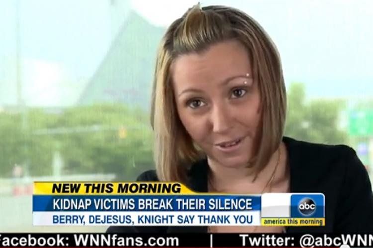 Amanda Berry agradeciendo que la gente y los medios preserven su intimidad.