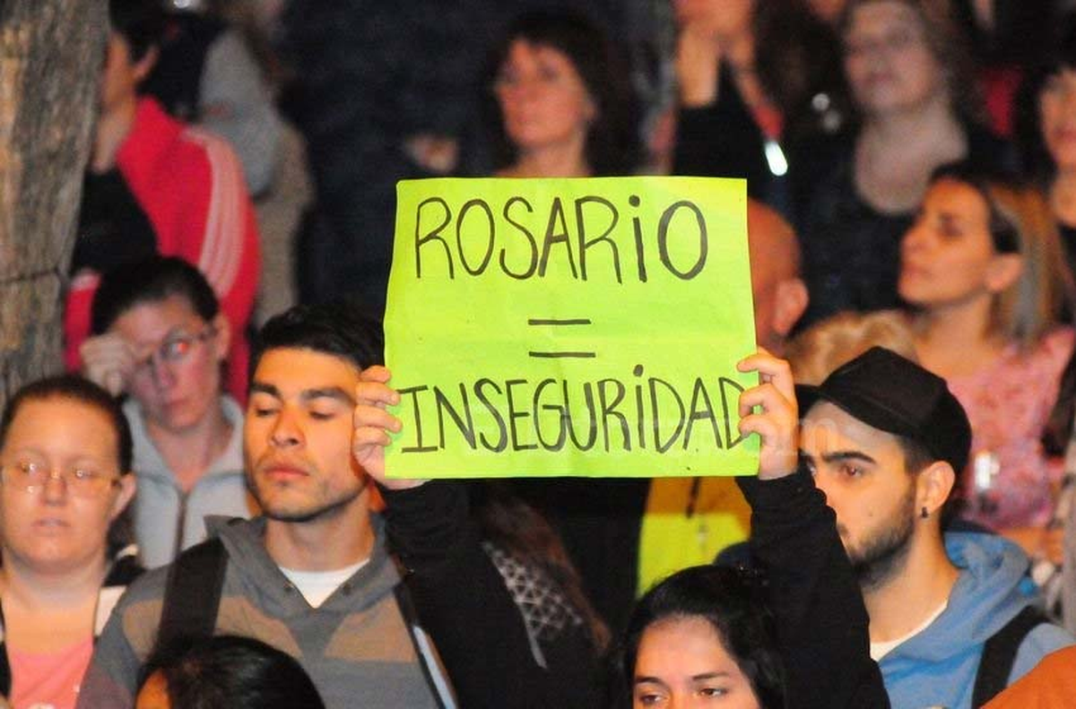 En una ciudad atrapada por el narcotráfico, las organizaciones criminales responden a las medidas carcelarias y los asesinatos pican en punta. En una ciudad atrapada por el narcotráfico, las organizaciones criminales responden a las medidas carcelarias y los asesinatos pican en punta.