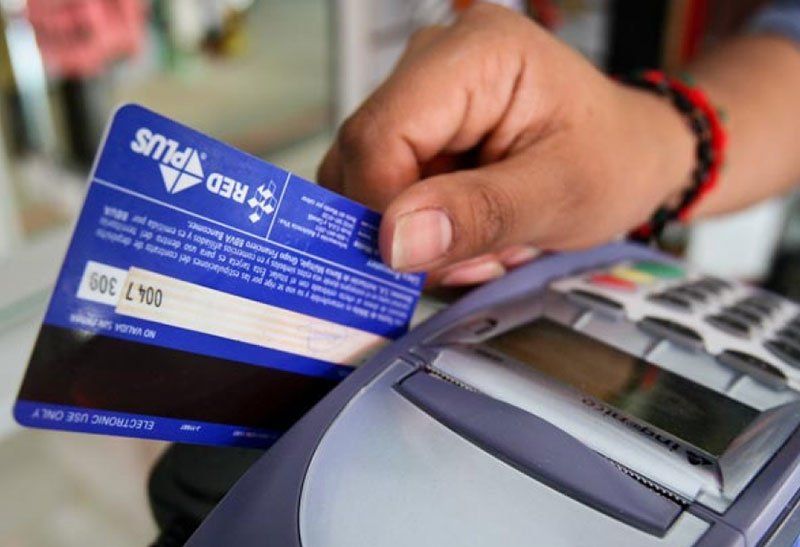 En los últimos 12 meses, los bancos ganaron $ 73.185 millones y, en el mismo período, hubo menos consumo, ya que cayeron las ventas por $ 34.300 millones, al tiempo que cerraron 6.300 comercios.