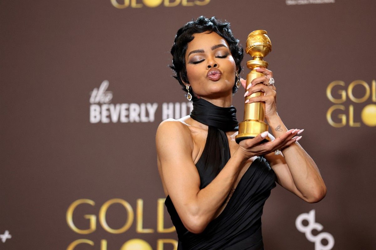 Teyana Taylor, ganadora del premio a la Mejor Interpretación Femenina de Reparto en una Película, por Una Batalla Tras Otra, durante la 83.ª edición de los Globos de Oro.