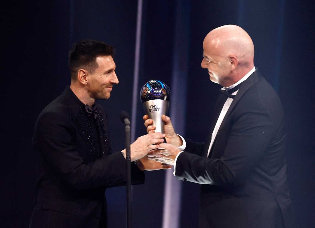 Gianni Infantino, presidente de FIFA, junto a Leo Messi, estrella del Inter Miami