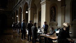 altText(Presidenciales de Francia: Macron y Le Pen al balotaje)}