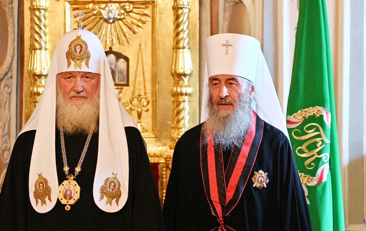 Patriarca Kirill, quien ins&oacute;litamente apoy&oacute; la guerra, y el Metropolita Onufriy.
