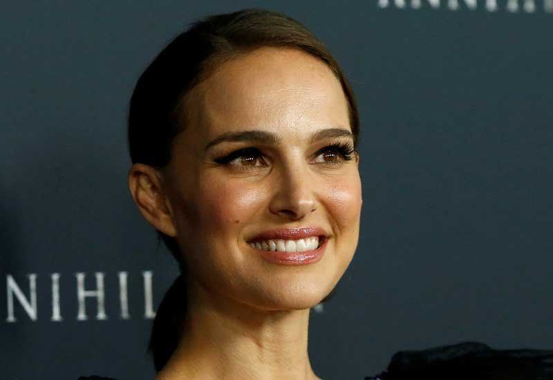 Natalie Portman quedó en el centro de las especulaciones por las similitudes entre su vida y la protagonista de la nueva novela de Rachel Cusk.