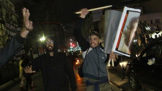 Un de los varios incidentes durante la noche frente al Congreso