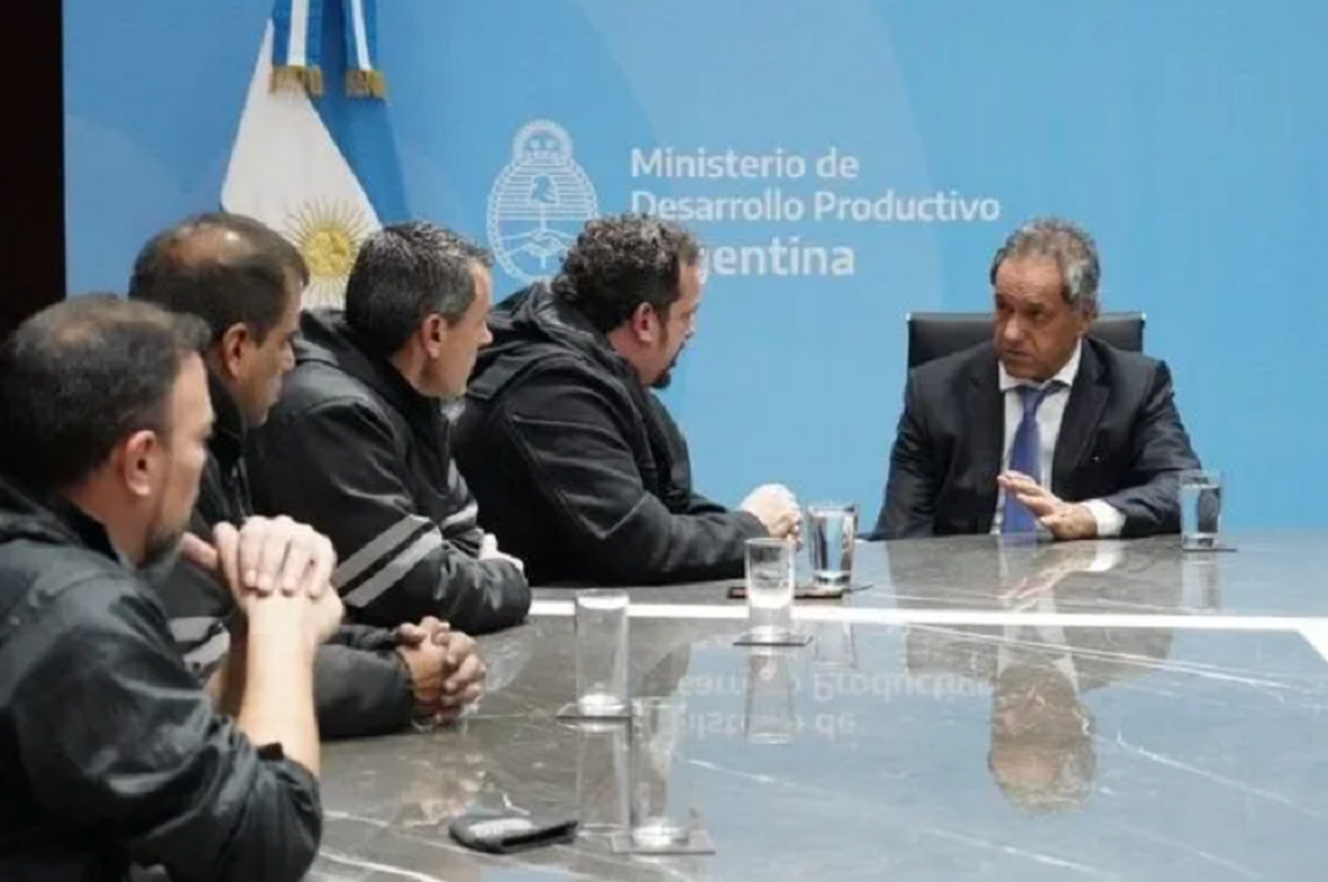 La pulseada en el sector de los neumáticos lleva más de 20 audiencias entre empresarios, sindicalistas y la cartera laboral, la herramienta de la conciliación obligatoria está vencida y hubo 10 paros generales, varios con movilizaciones.