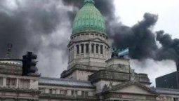 altText(¿Humo para el Congreso? DNU vigente y proyecto para exponer a la oposición)}