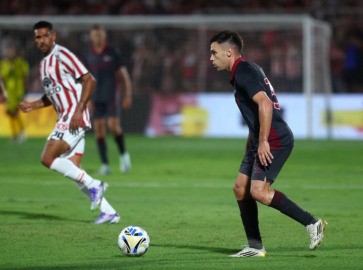A pesar de haber igualado ante la Gloria, Lanús es líder de su zona A pesar de haber igualado ante la Gloria, Lanús es líder de su zona