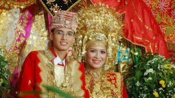 altText(Sociedad minangkabau: Matriarcado Islam en Sumatra y esposo con cama afuera)}