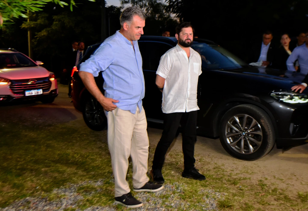 Yamandú Orsi y Gabriel Boric, dos presidentes con muchas "afinidades ideológicas". Yamandú Orsi y Gabriel Boric, dos presidentes con muchas "afinidades ideológicas".