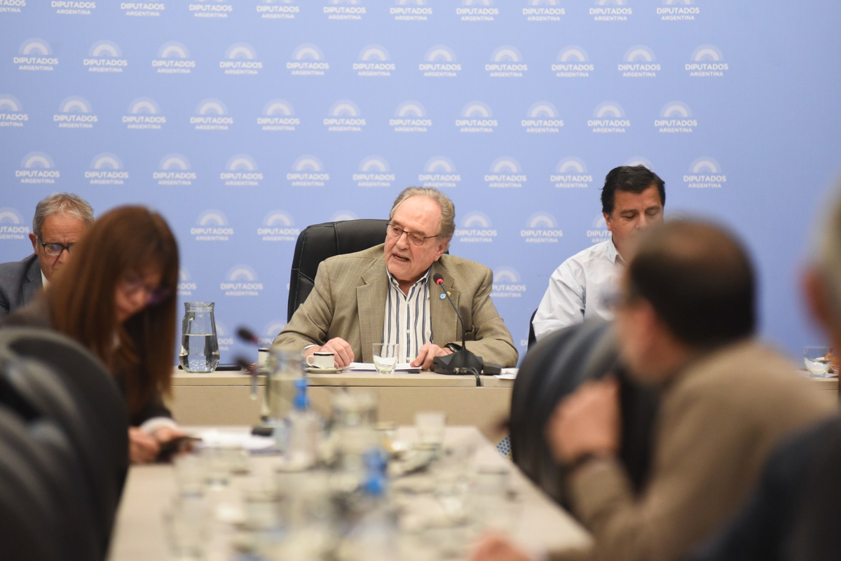 Carlos Heller, presidente de la Comisión de Preupuesto y Hacienda, que le dio un rápido tratamiento al proyecto de Ganancias enviado por Sergio Massa. Carlos Heller, presidente de la Comisión de Preupuesto y Hacienda, que le dio un rápido tratamiento al proyecto de Ganancias enviado por Sergio Massa.