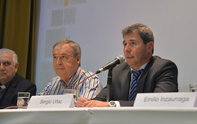 Juan Schiaretti y Sergio Uñac se acercan. 