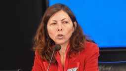 Silvina Batakis, firmó y anunció el freno a las contrataciones en el Estado.