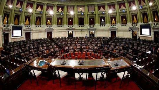 Recinto vacío, antes de una sesión del Senado de la Nación Argentina. Recinto vacío, antes de una sesión del Senado de la Nación Argentina.