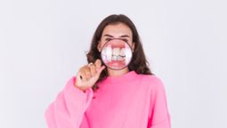 ¿Qué es bueno para el sarro en los dientes? / Imagen de kroshka__nastya﻿ en Freepik.