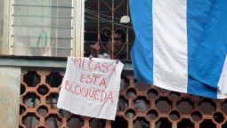 Yunior García, el domingo en Cuba: su casa bloqueada. /Foto:&nbsp;(AFP)
