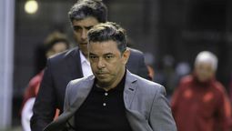 Marcelo Gallardo, abatido por el planteo de su par rival