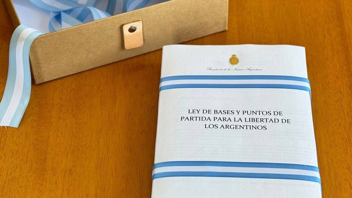 La Ley ómnibus en su primera versión. El nuevo texto tiene menos de la mitad de aquellos más de 600 artículos.&nbsp;