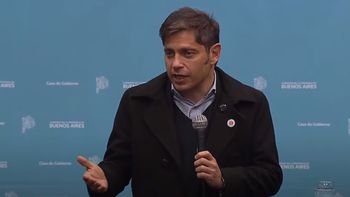 Kicillof en el acto de entrega de escrituras de viviendas en La Plata. Kicillof en el acto de entrega de escrituras de viviendas en La Plata.