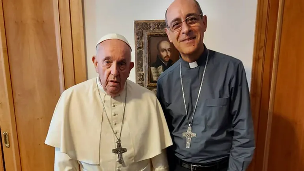 El papa Francisco y el Obispo Víctor Manuel "Tucho" Fernández. El papa Francisco y el Obispo Víctor Manuel "Tucho" Fernández.