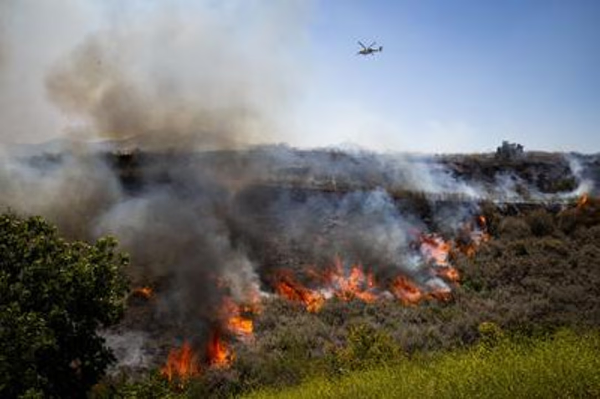 Personal antiincendios trabajó todo el día sobre zona de bosques con helicopteros hidrantes Personal antiincendios trabajó todo el día sobre zona de bosques con helicopteros hidrantes