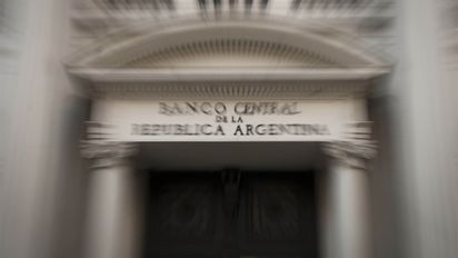 Dólar: JXC agita otra corrida cambiaria y advierten por bancos