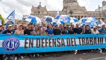 País en llamas: Sin Milei, la política discute la Reforma Laboral y la calle se prende fuego