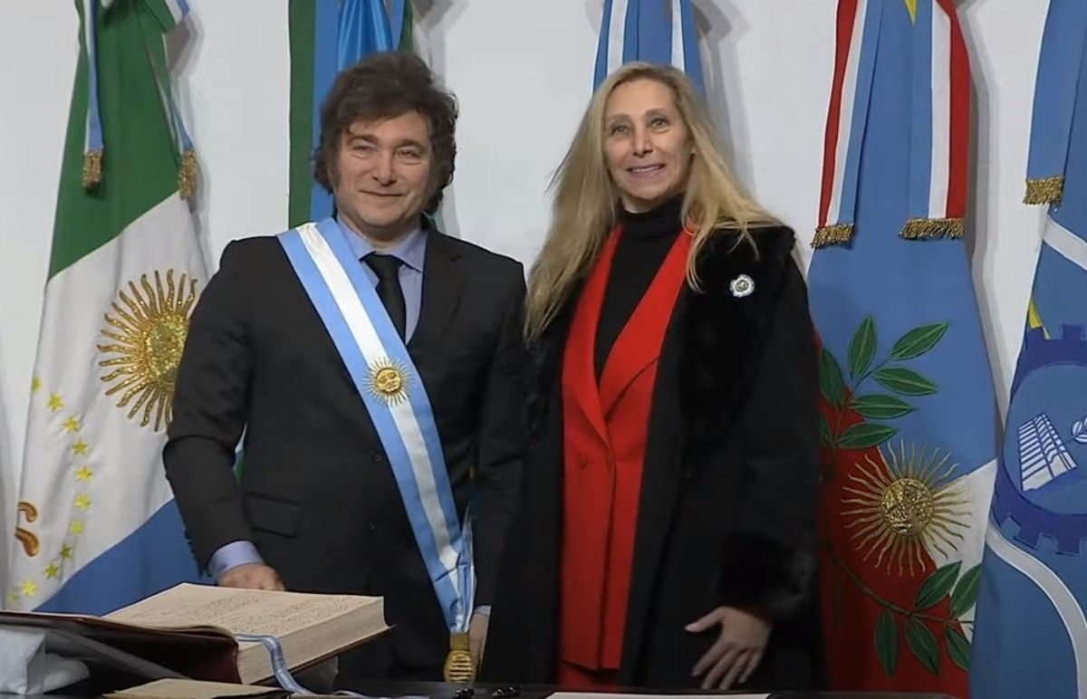 Javier y Karina Milei en la firma del 'Pacto de Mayo', en Tucumán. Javier y Karina Milei en la firma del 'Pacto de Mayo', en Tucumán.