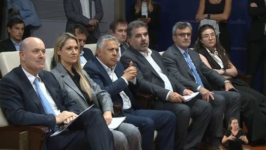 Integrantes del Consejo de Mayo, con la notable ausencia de la representación de la CGT. Integrantes del Consejo de Mayo, con la notable ausencia de la representación de la CGT.