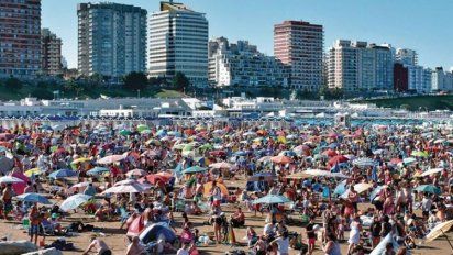 Gollán puso en duda la temporada en la costa y el intendente de una ciudad balnearia le respondió