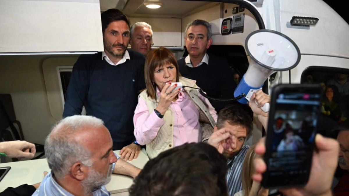 Patricia Bullrich y su paso, días atrás, en Rosario acompañada por Pullaro y Javkin. 