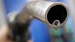 El Gobierno dispuso aumentos escalonados en los impuestos a los combustibles desde septiembre.