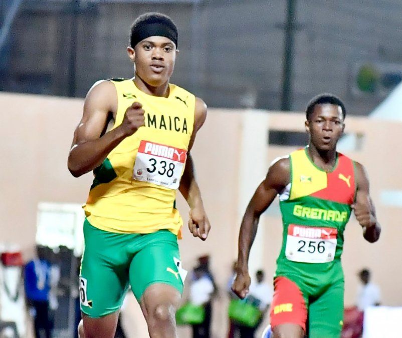Jamaicano de 16 años deja atrás la marca establecida por Usain Bolt desde el 2002.
