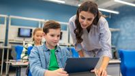LaInteligencia Artificial (IA) continúa con sus avances pero abre un fuertedebate en el ámbito de la educación porque amenaza el aprendizaje de losalumnos. LaInteligencia Artificial (IA) continúa con sus avances pero abre un fuertedebate en el ámbito de la educación porque amenaza el aprendizaje de losalumnos.