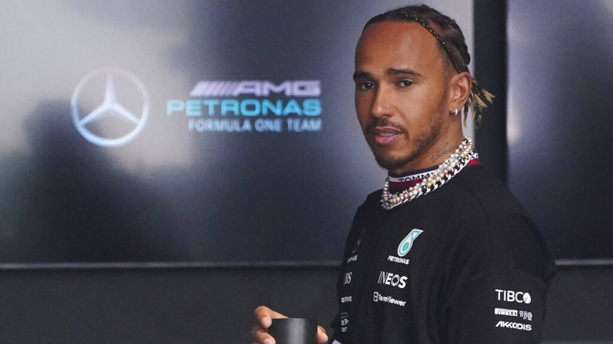 Lewis Hamilton disparó contra la FIA por la prohibición de las joyas en las carreras.