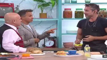 Rodrigo Cascón tuvo su primera participación en Lape Social Club de América TV. Rodrigo Cascón tuvo su primera participación en Lape Social Club de América TV.