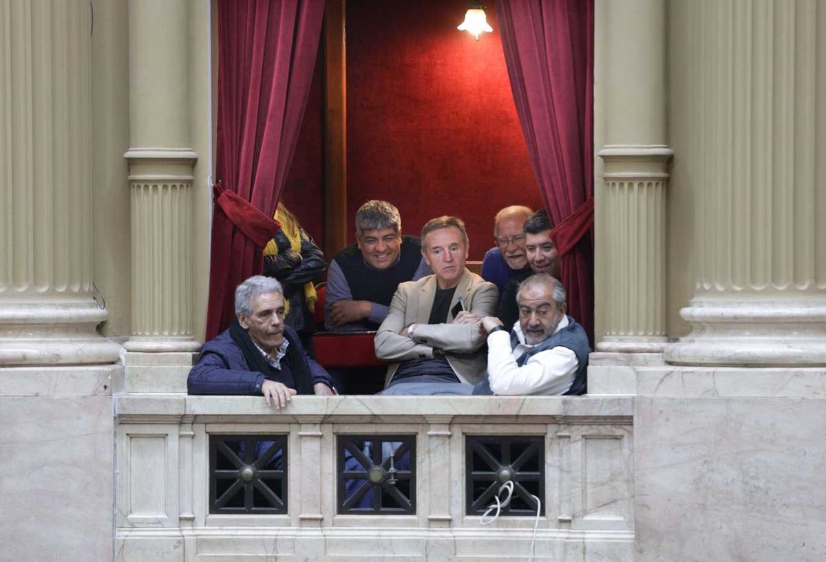 Dirigentes sindicales durante la sesión por el impuesto a las ganancias. Foto NA: JUAN VARGAS Dirigentes sindicales durante la sesión por el impuesto a las ganancias. Foto NA: JUAN VARGAS