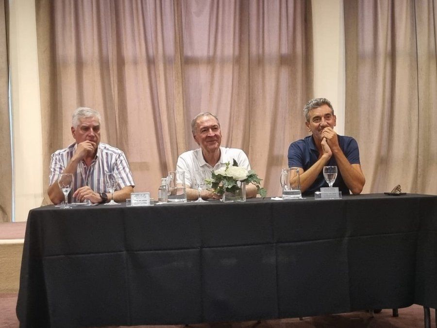 Juan sChiaretti va por su lado, pero le siguen teniendo miedo. Juan sChiaretti va por su lado, pero le siguen teniendo miedo. 