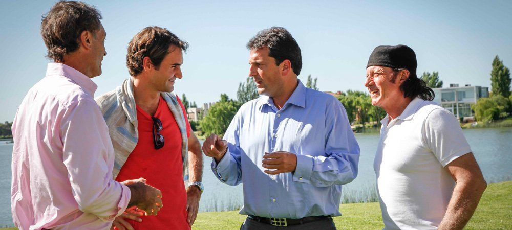 Antes de los eventos tenìsticos en Tigre, Roger Federer junto a Sergio Massa, José Luis Clerc y Guillermo Vilas.