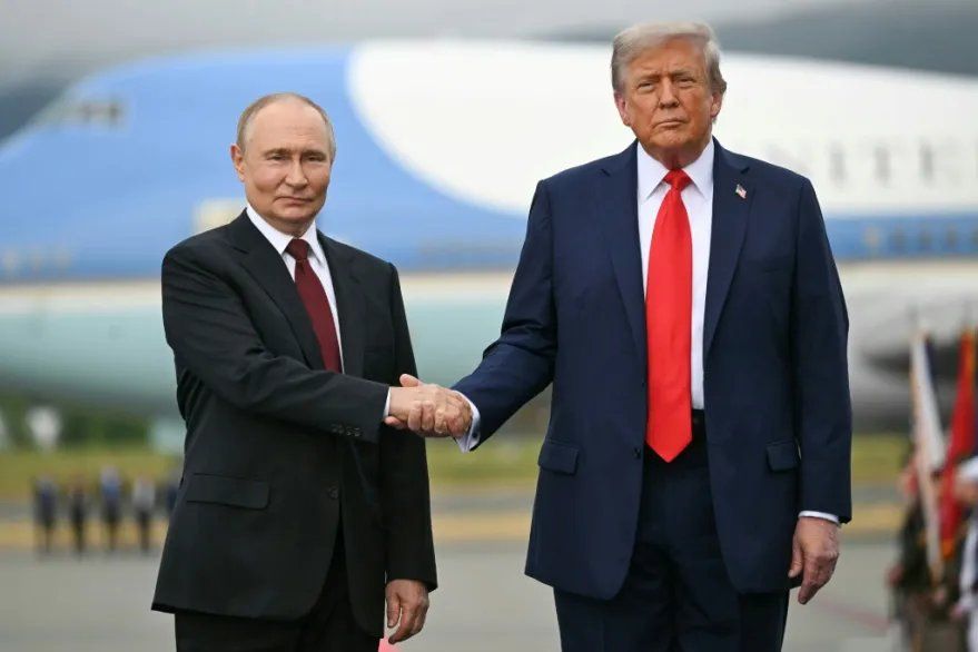 La cumbre entre Vladimir Putin y Donald Trump en Alaska, agosto de 2025. La cumbre entre Vladimir Putin y Donald Trump en Alaska, agosto de 2025.