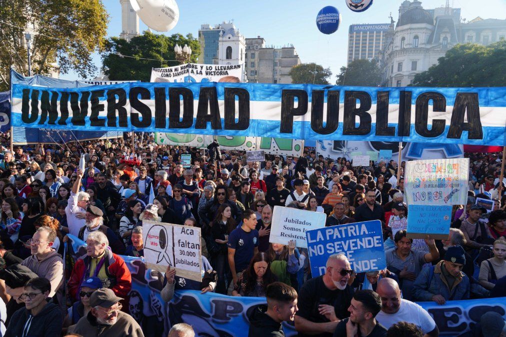 En la calle, otro clima: Marcha federal universitaria en Plaza de Mayo En la calle, otro clima: Marcha federal universitaria en Plaza de Mayo