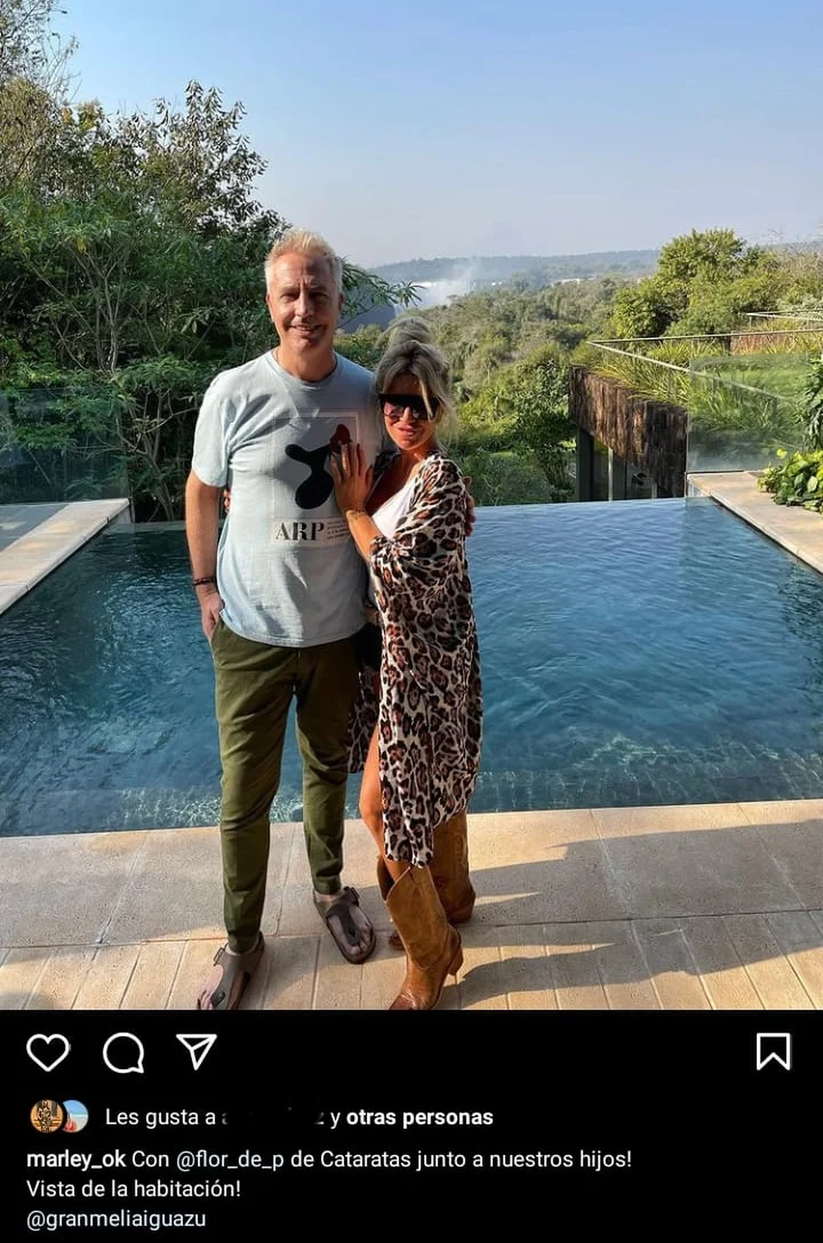 Florencia Peña junto a Marley en Cataratas. 