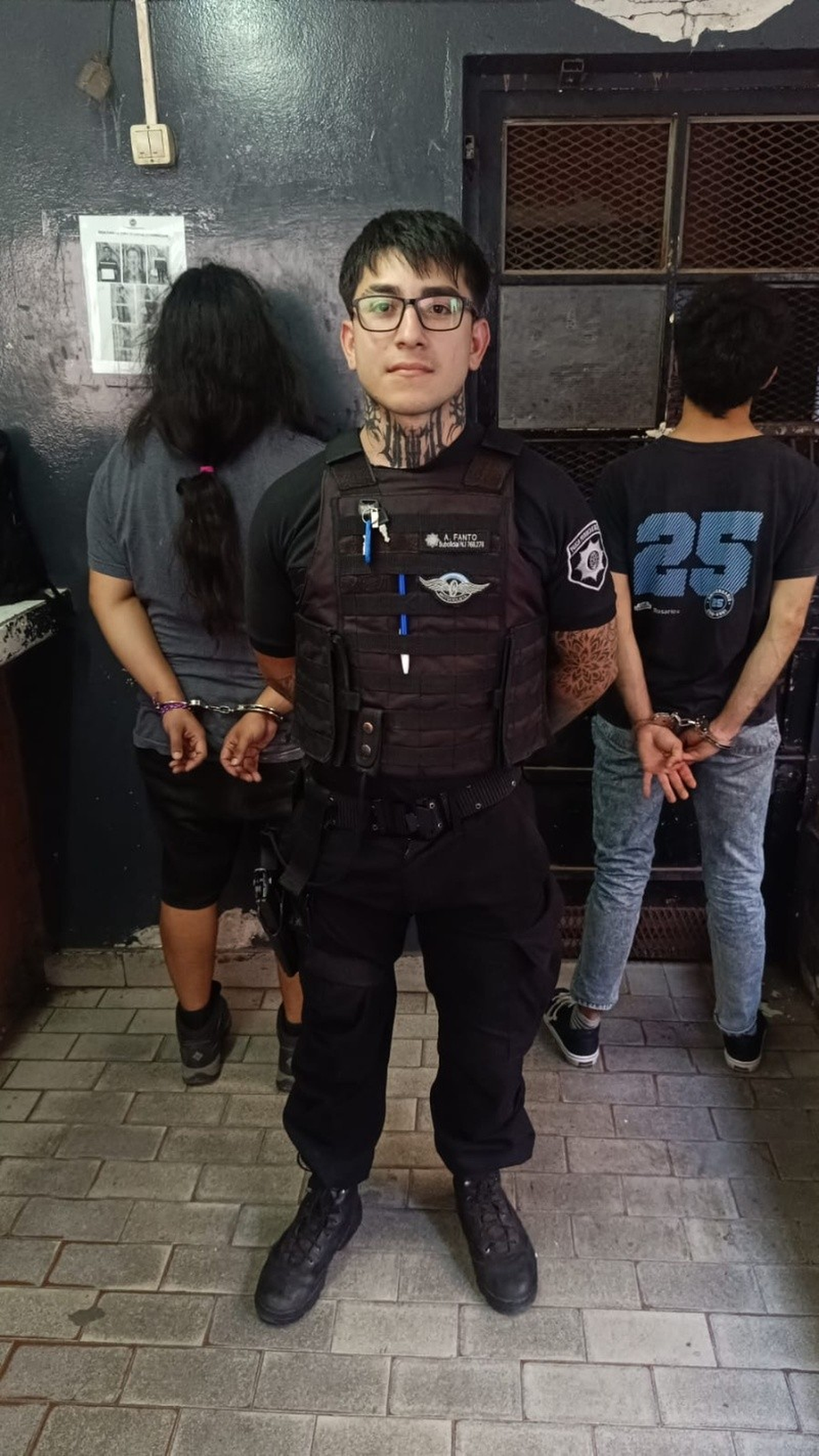 Dos detenidos: quien desató la euforia y otro que lo acompañaba. Dos detenidos: quien desató la euforia y otro que lo acompañaba.